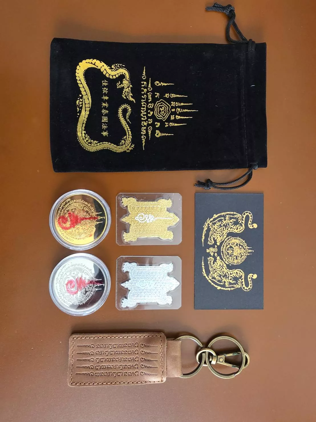 阿贊公~招財龜.清債龜符片+阿贊吶~巨招財金銀錢母+招財黑符卡+巨招財錢袋+五條經文真皮鑰匙扣~2000